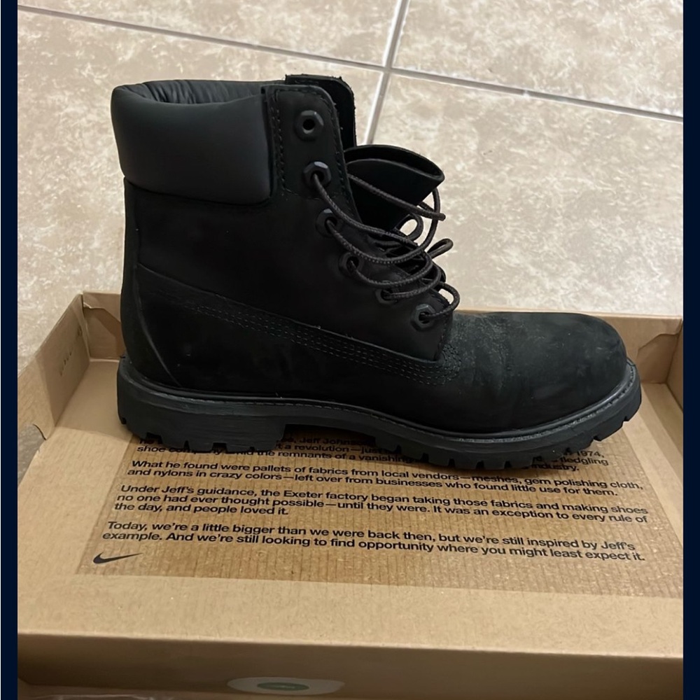 Nike Men's Dark Black Boots